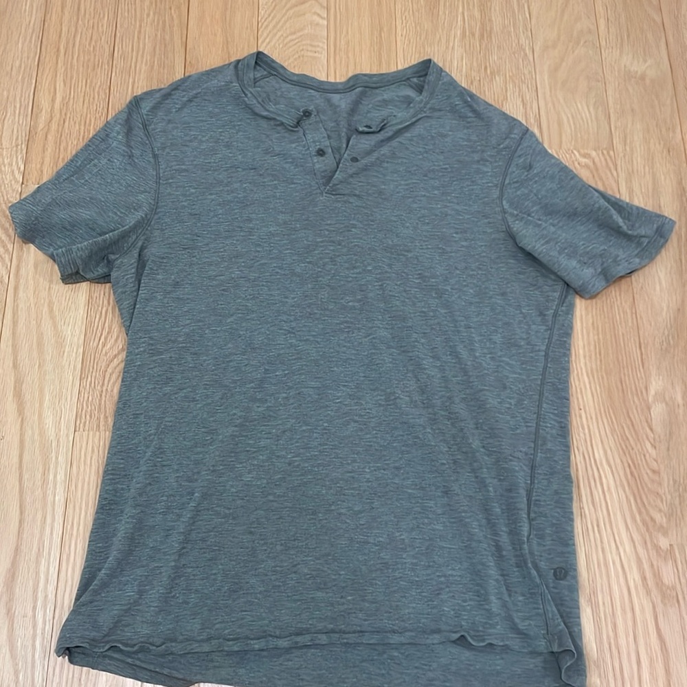 Men’s lululemon T-shirt